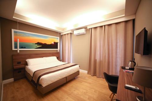7th Floor Suite - image 2