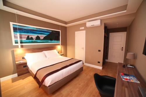 7th Floor Suite - image 11