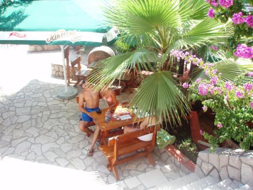 Aparthotel David - image 9