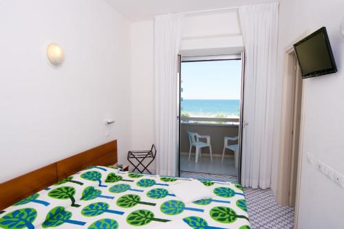 3 twin beds