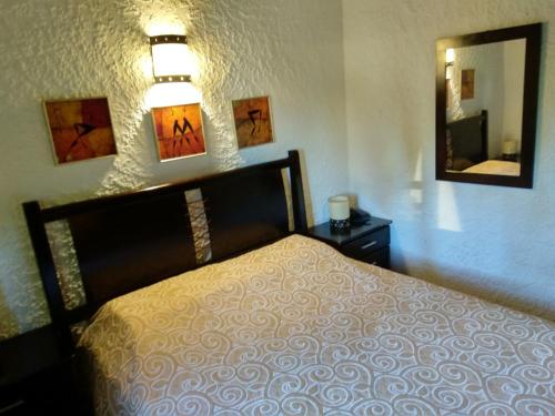 1 double bed, 2 twin beds, 2 bunk beds