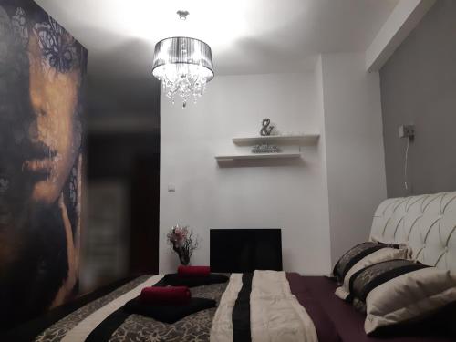 Velvet Lux Apartment - image 2