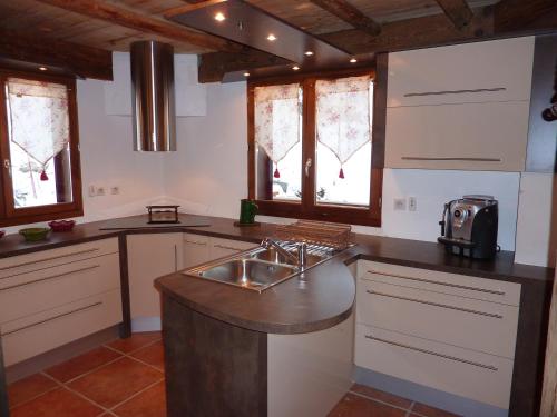 Le Trédard magnifique chalet 10 personnes face aux 3 vallées sur les hauteurs de Bozel (Le Tredard magnifique chalet 10 personnes face aux 3 vallees sur les hauteurs de Bozel) in Feissons-sur-Salins