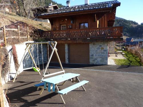 Le Trédard magnifique chalet 10 personnes face aux 3 vallées sur les hauteurs de Bozel (Le Tredard magnifique chalet 10 personnes face aux 3 vallees sur les hauteurs de Bozel) in Feissons-sur-Salins