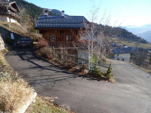 Le Trédard magnifique chalet 10 personnes face aux 3 vallées sur les hauteurs de Bozel (Le Tredard magnifique chalet 10 personnes face aux 3 vallees sur les hauteurs de Bozel) in Feissons-sur-Salins