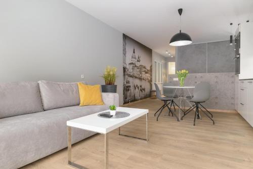 Deluxe Apartment image 2