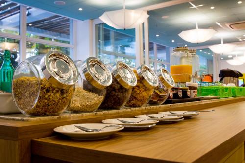 Food and beverages, Delphin Surf Hotel in Guaruja