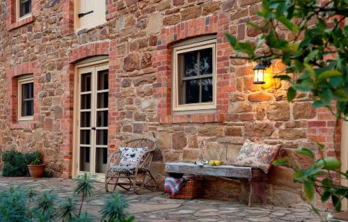 Byronsvale Vineyard and Accommodation