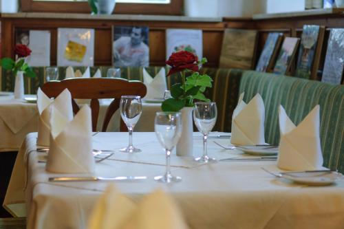 Landhotel Weißes Rössle - Restaurantbetrieb von Donnerstag bis Sonntag (Landhotel Weißes Rossle - Restaurantbetrieb von Donnerstag bis Sonntag) in 迪特曼斯里德