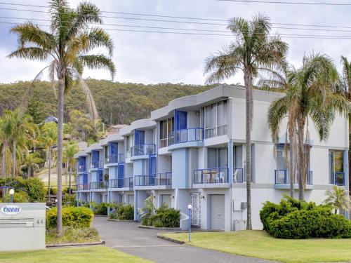 Cirrus 6 44 Marine Drive