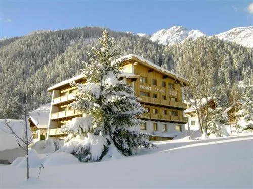 Hotel Garni Ernst Falch in Sankt Anton am Arlberg, Österreich