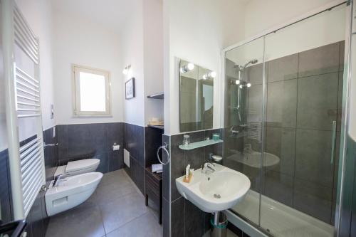Queen Room with Garden View image 5