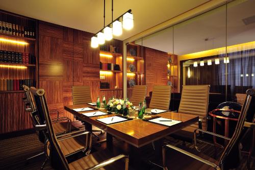 Üzleti központ, Broadway Mansions Hotel in A Bund és Észak-Bund