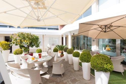 Garden, JC Hotel near 17 VR Ristorante