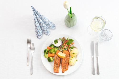 Kinn Hotell Florø - image 14
