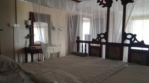 Q2 Bar & Guesthouse Room Type - King Room