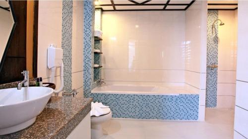 Family Two-Bedroom Suite image 3