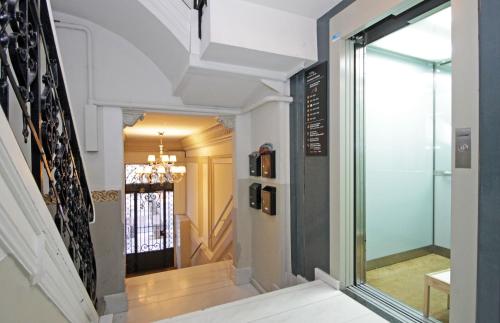 AinB Eixample-Miro Apartments - image 2