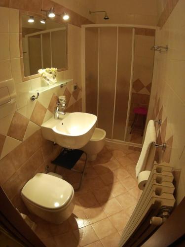 Bathroom, Hotel Primavera in Peschiera del Garda