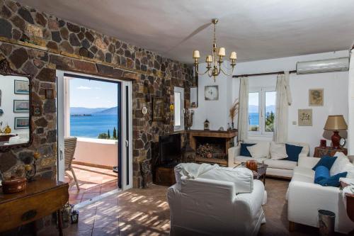 Villa Euphoria in Aegina, A' Marathonas bay