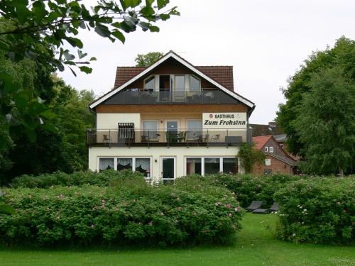 A szálláshely kívülről, Gasthaus Zum Frohsinn in Bosau