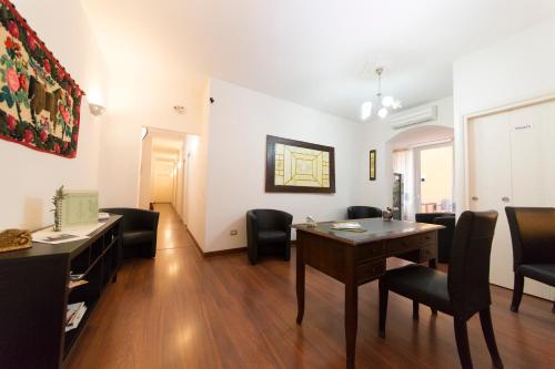 Lewisrooms Domo, Cagliari
