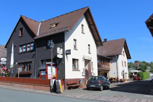 Landgasthof-Bikerhotel Arnold - Hotel - Battenberg