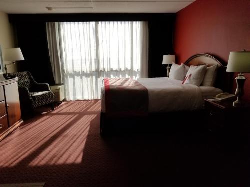 Ramada Plaza & Conf Center by Wyndham Fort Wayne - image 7