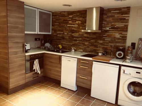 บริการและสิ่งอำนวยความสะดวก, El Baluard in คาร์โดนา