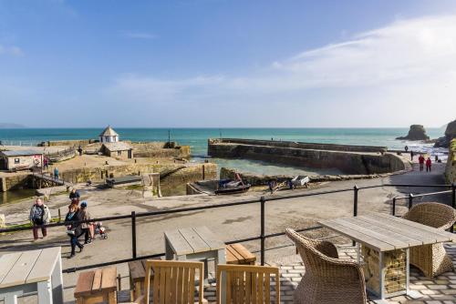 Pier House - image 7