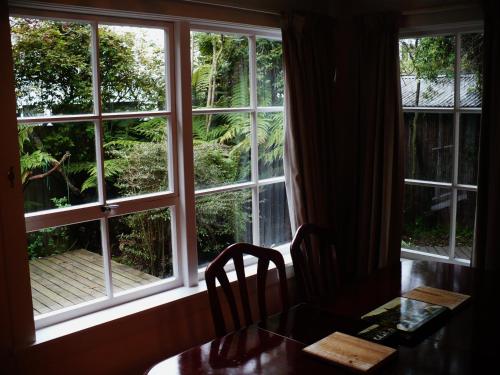Brockworth Cottage - image 2
