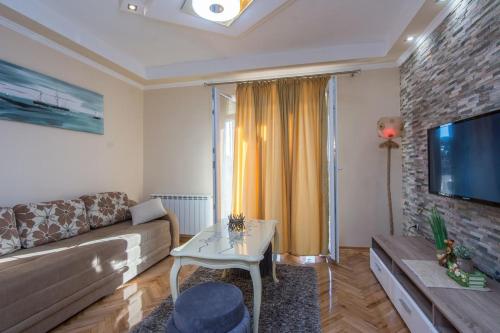 Apartments with a parking space Sukosan Zadar - 5897 Sukošan 