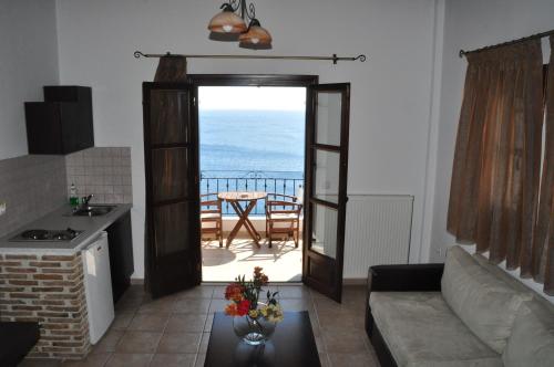 Yalis Hotel - image 4
