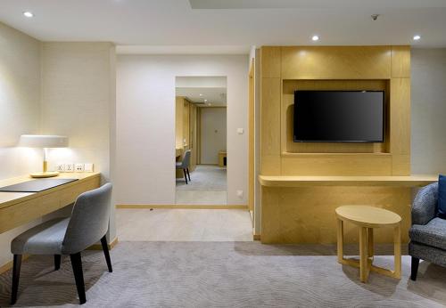 Deluxe Double Room image 6