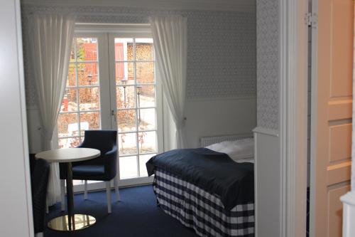 1 queen bed