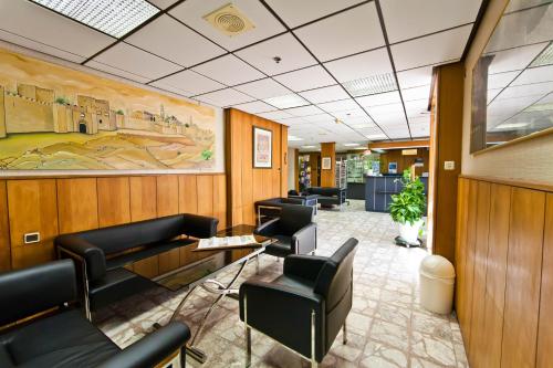 Lobby, Beth-Shalom in Carmel