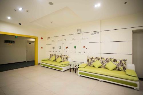 7 Days Inn Huizhou West Lake Shuidong Street in Huizhou