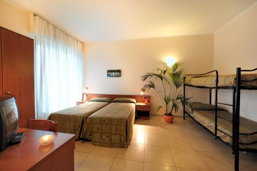 4 twin beds