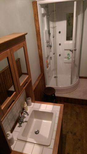 2 twin beds