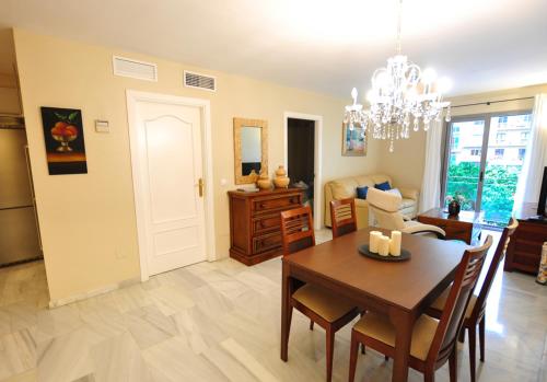 RENTHAS Plaza Flores Apartment - image 11