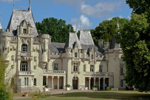 Château de Salvert - Appartement & Chambre d'Hôtes