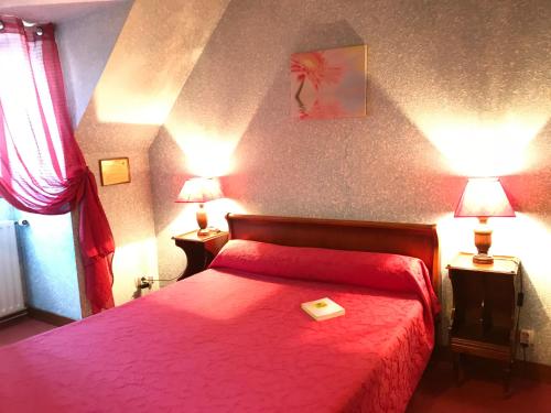 Manoir Henri IV Ideally located in the prime touristic area of Bessines Sur Gartempe, Manoir Henri IV promises a relaxing and wonderful visit. Offering a variety of facilities and services, the hotel provides all you