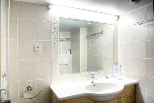 Beth-Shalom Room Type - Twin Room