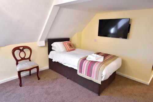 The Royal Victoria and Bull Hotel - image 13