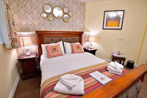 The Royal Victoria and Bull Hotel - image 8