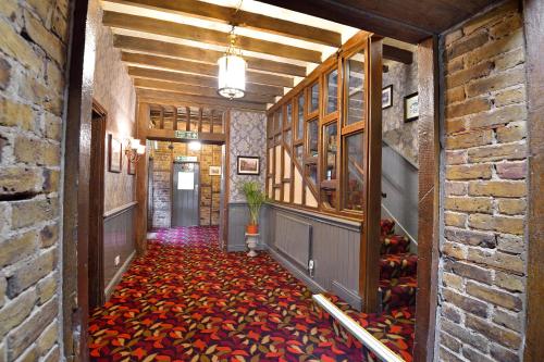 The Royal Victoria and Bull Hotel - image 6