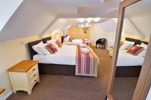 The Royal Victoria and Bull Hotel - image 7