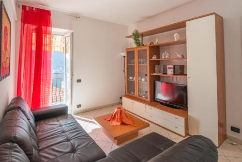 Pinky House in Nesso