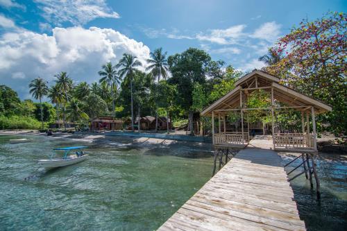 Pristine Paradise Dive Resort Una Una