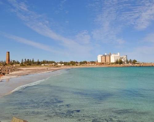 Wallaroo Marina Waterfront Luxe Apartment